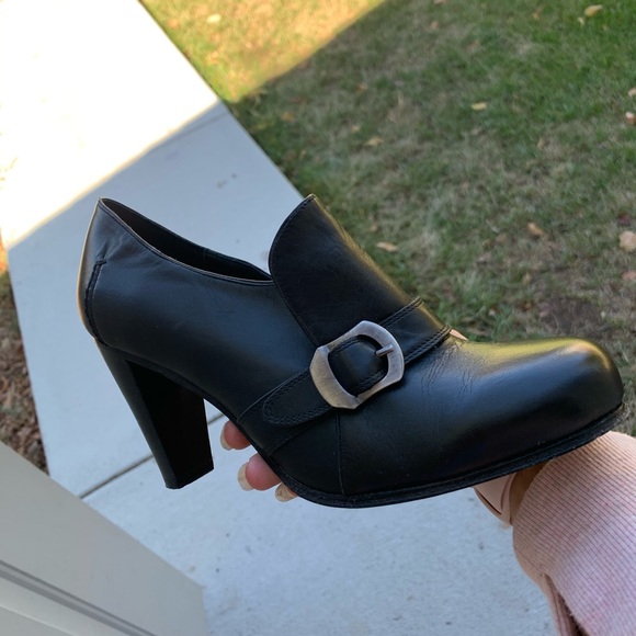 BCBG SIDE BUCKLE BOOTIE - Picture 4 of 8